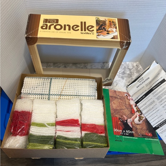 Retro Latchhook Christmas Stocking Kit - Multicolor - Picture 2 of 2